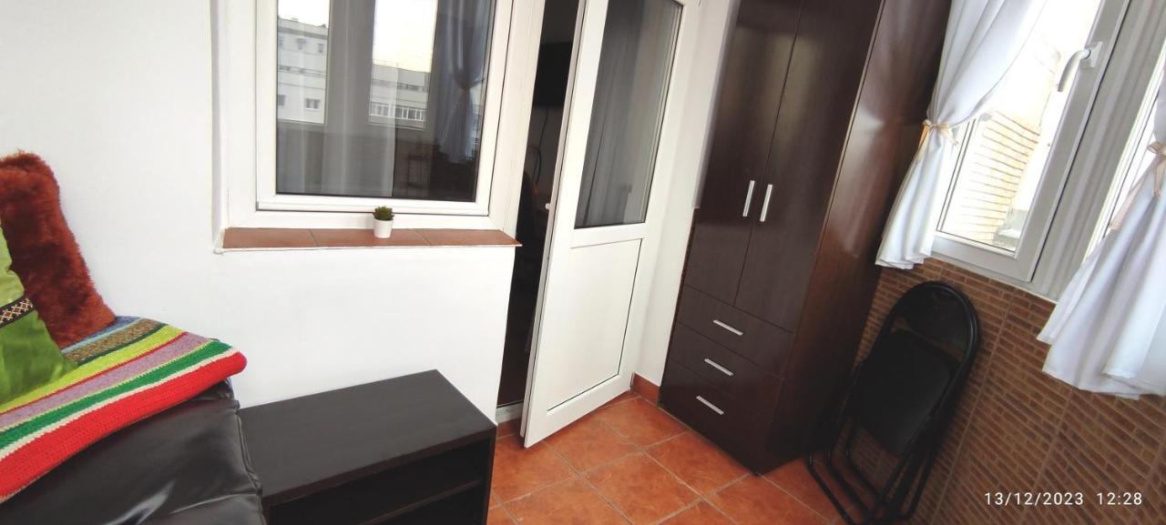 Platinum Apartment - Apartament Cu 3 Camere, 2 Dormitoare, 2 Bai, Bucatarie Complet Utilata, 2 Balcoane Bucarest Exterior foto