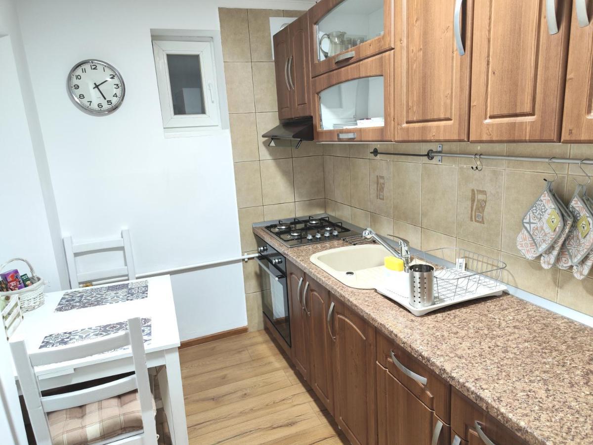 Platinum Apartment - Apartament Cu 3 Camere, 2 Dormitoare, 2 Bai, Bucatarie Complet Utilata, 2 Balcoane Bucarest Exterior foto